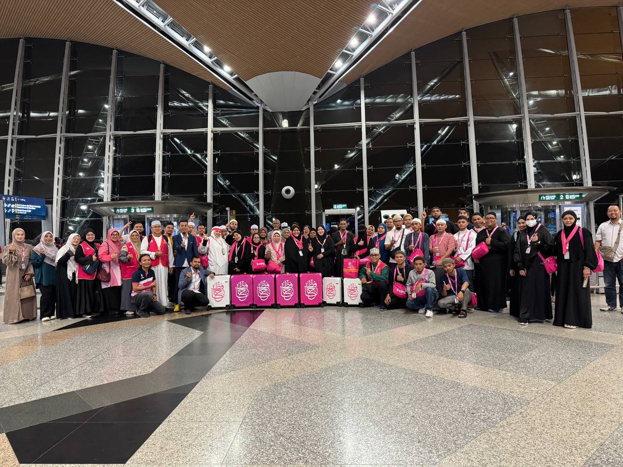 Jemaah Hafiz Travel dalam perjalanan Umrah